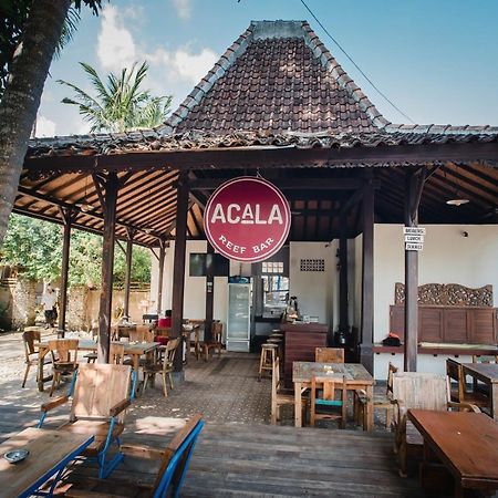 Acala Hostel & Reef Bar Toyapakeh Екстериор снимка