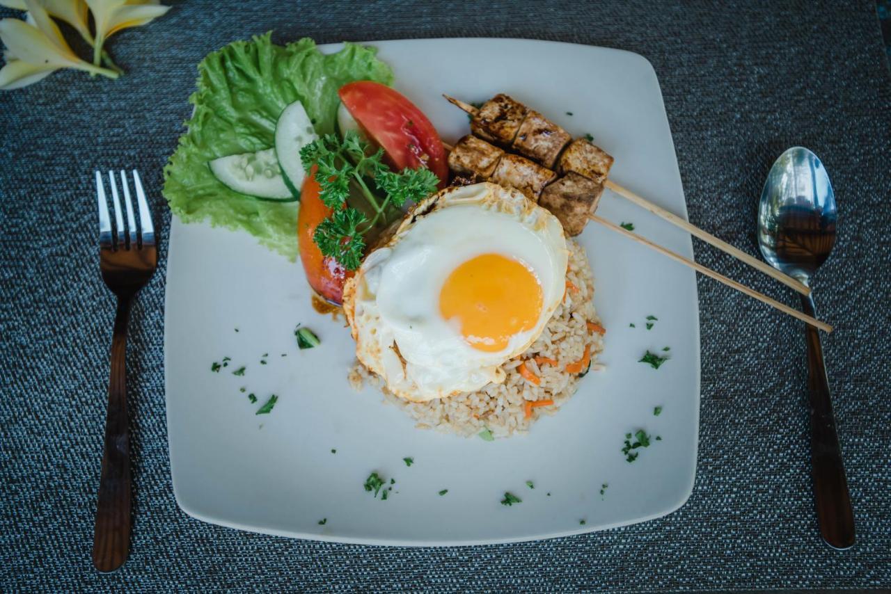 Acala Hostel & Reef Bar Toyapakeh Екстериор снимка