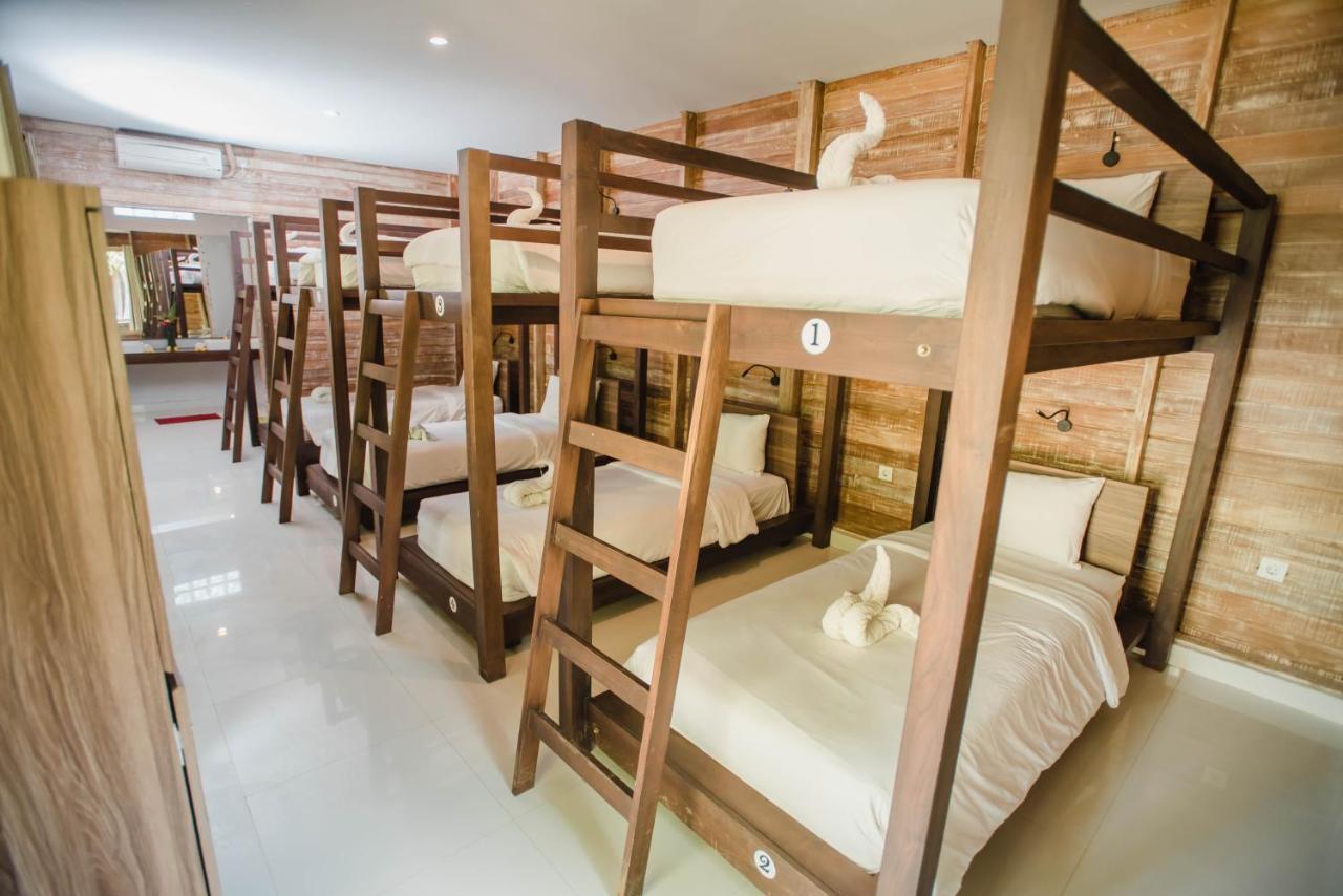 Acala Hostel & Reef Bar Toyapakeh Екстериор снимка
