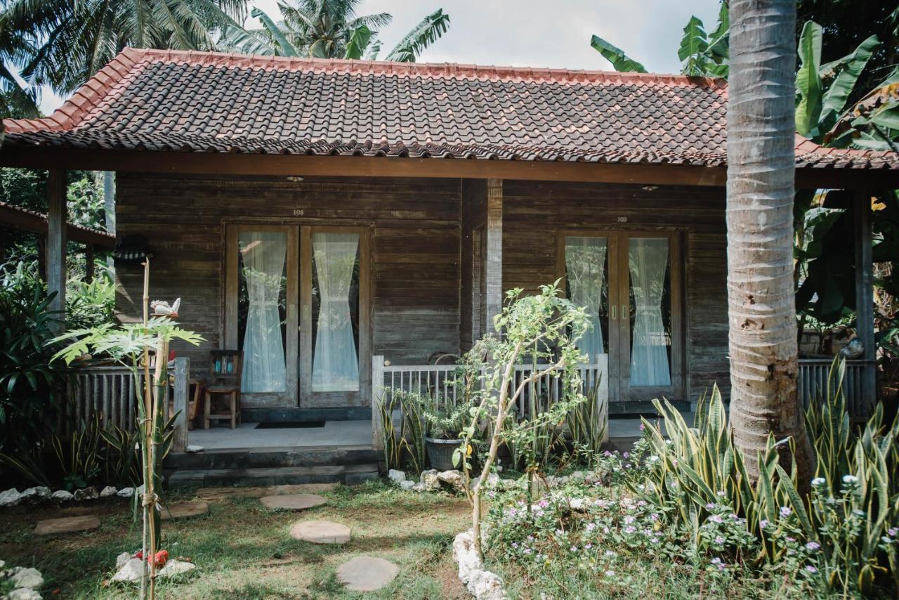Acala Hostel & Reef Bar Toyapakeh Екстериор снимка