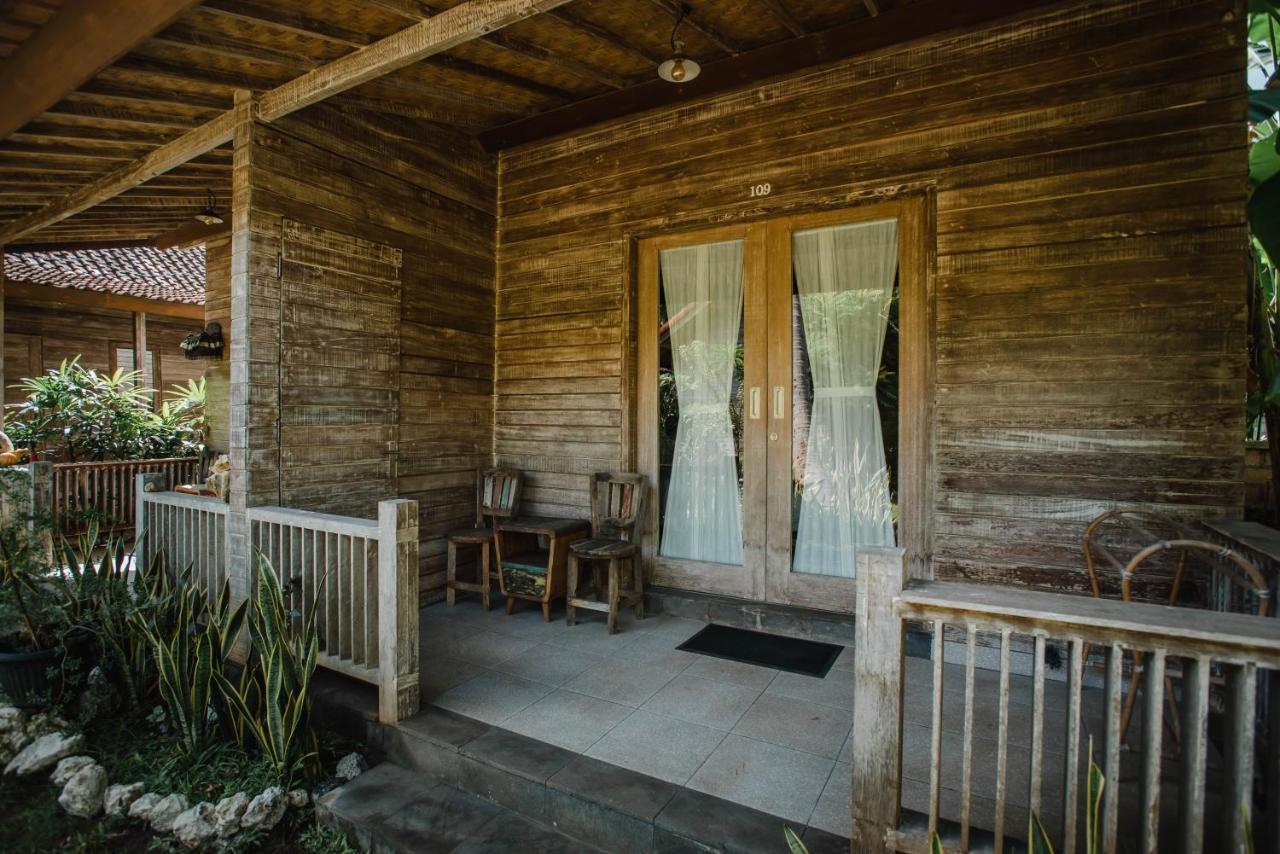 Acala Hostel & Reef Bar Toyapakeh Екстериор снимка