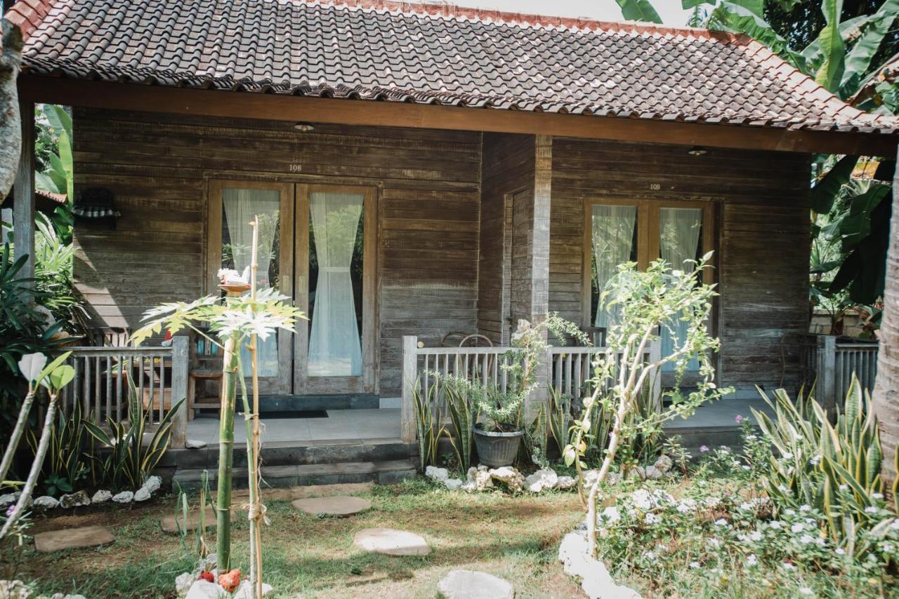 Acala Hostel & Reef Bar Toyapakeh Екстериор снимка