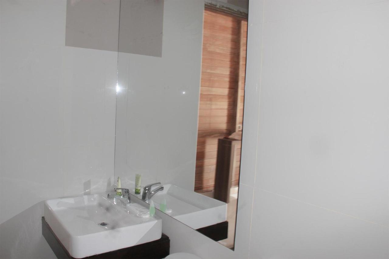 Acala Hostel & Reef Bar Toyapakeh Екстериор снимка
