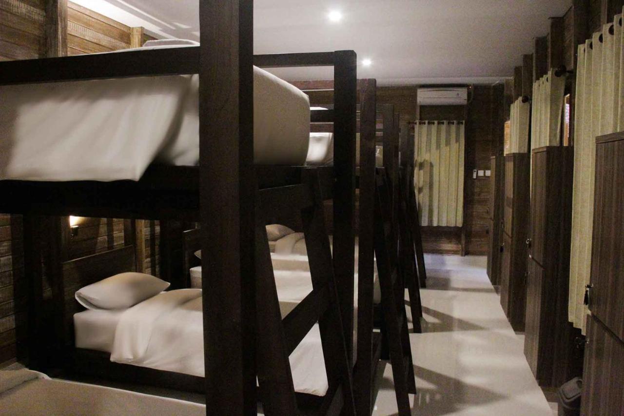 Acala Hostel & Reef Bar Toyapakeh Екстериор снимка