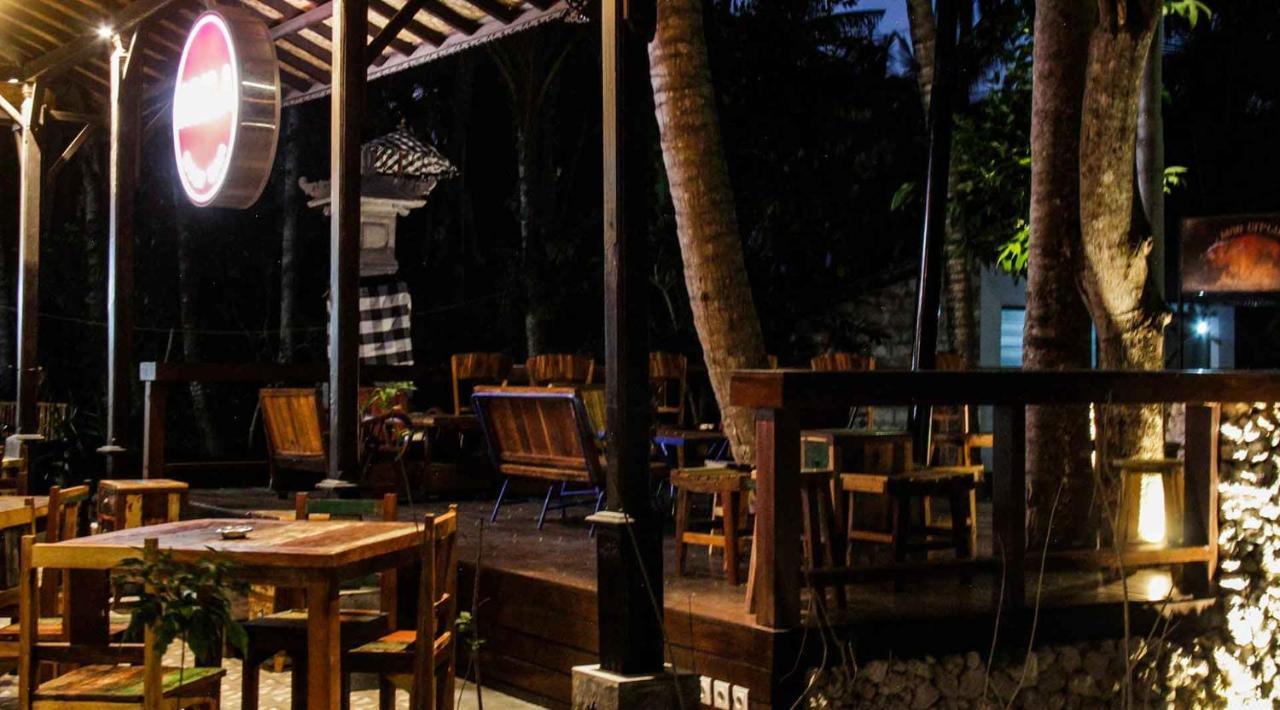 Acala Hostel & Reef Bar Toyapakeh Екстериор снимка