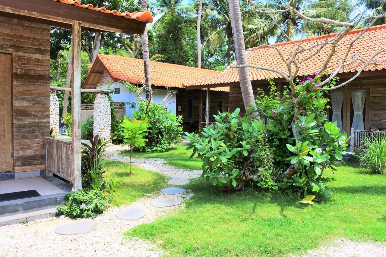 Acala Hostel & Reef Bar Toyapakeh Екстериор снимка